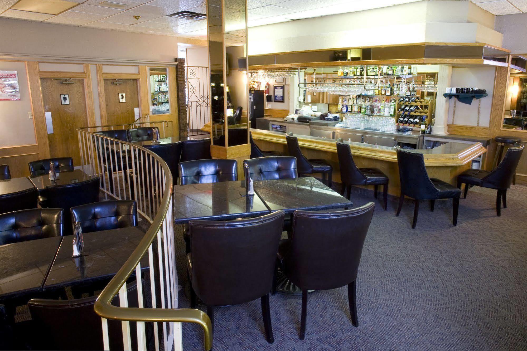 Heritage Inn Hotel & Convention Centre - Taber Экстерьер фото
