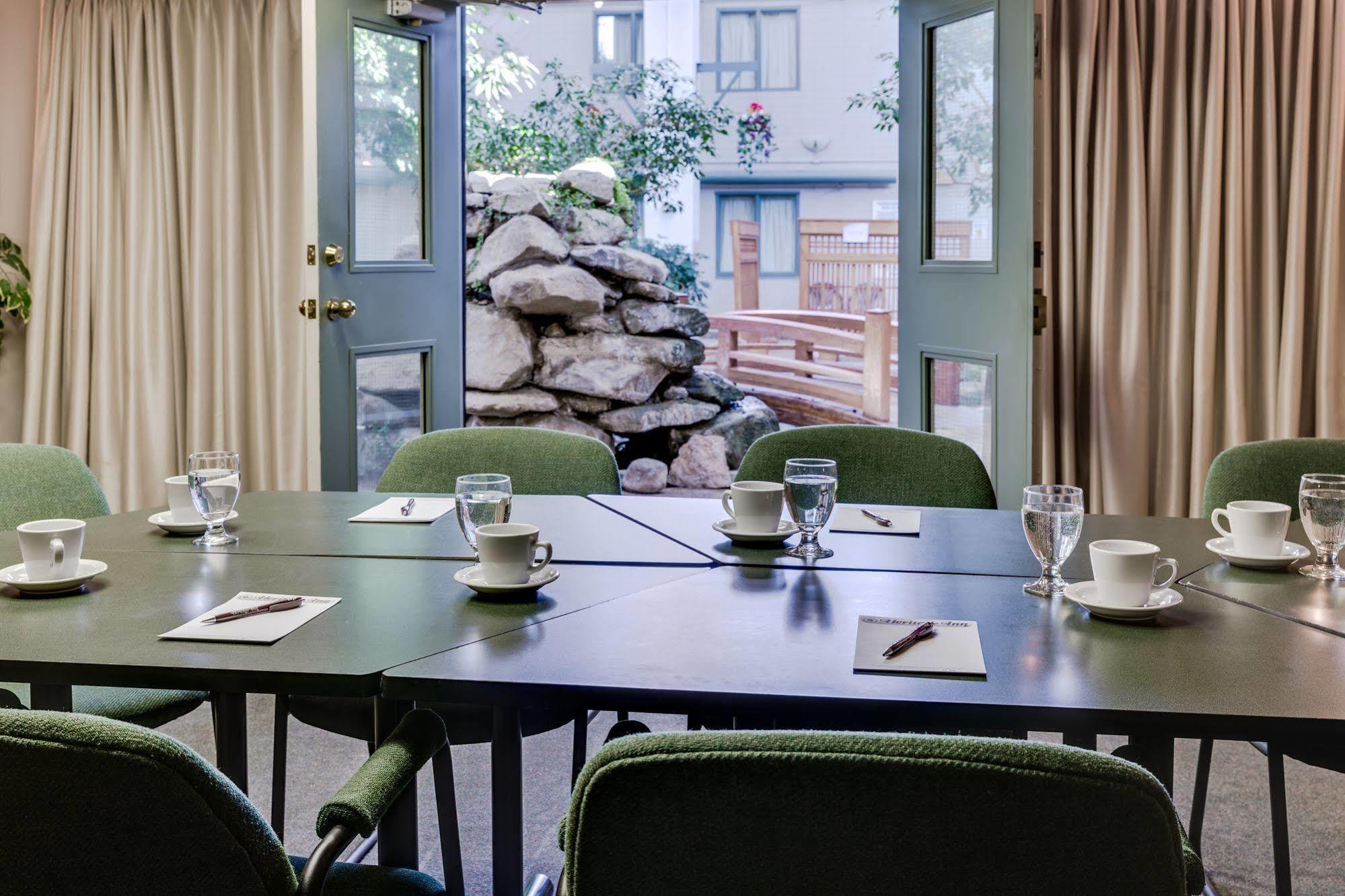 Heritage Inn Hotel & Convention Centre - Taber Экстерьер фото